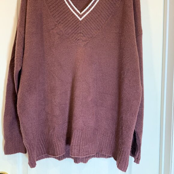Womance Burgundy Sweater – Women’s XL, Cozy & Stylish - Picture 6 of 6